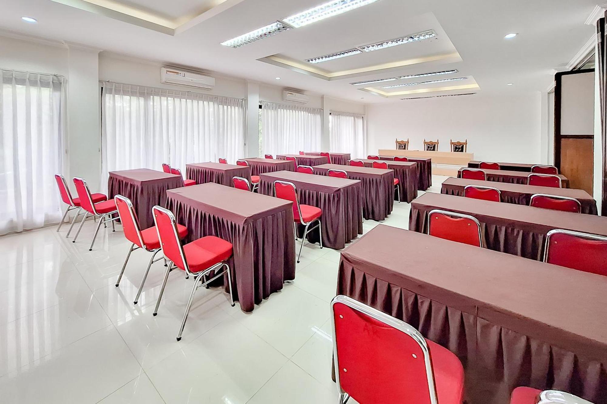 Urbanview Hotel Tridaya Cisarua Puncak Экстерьер фото
