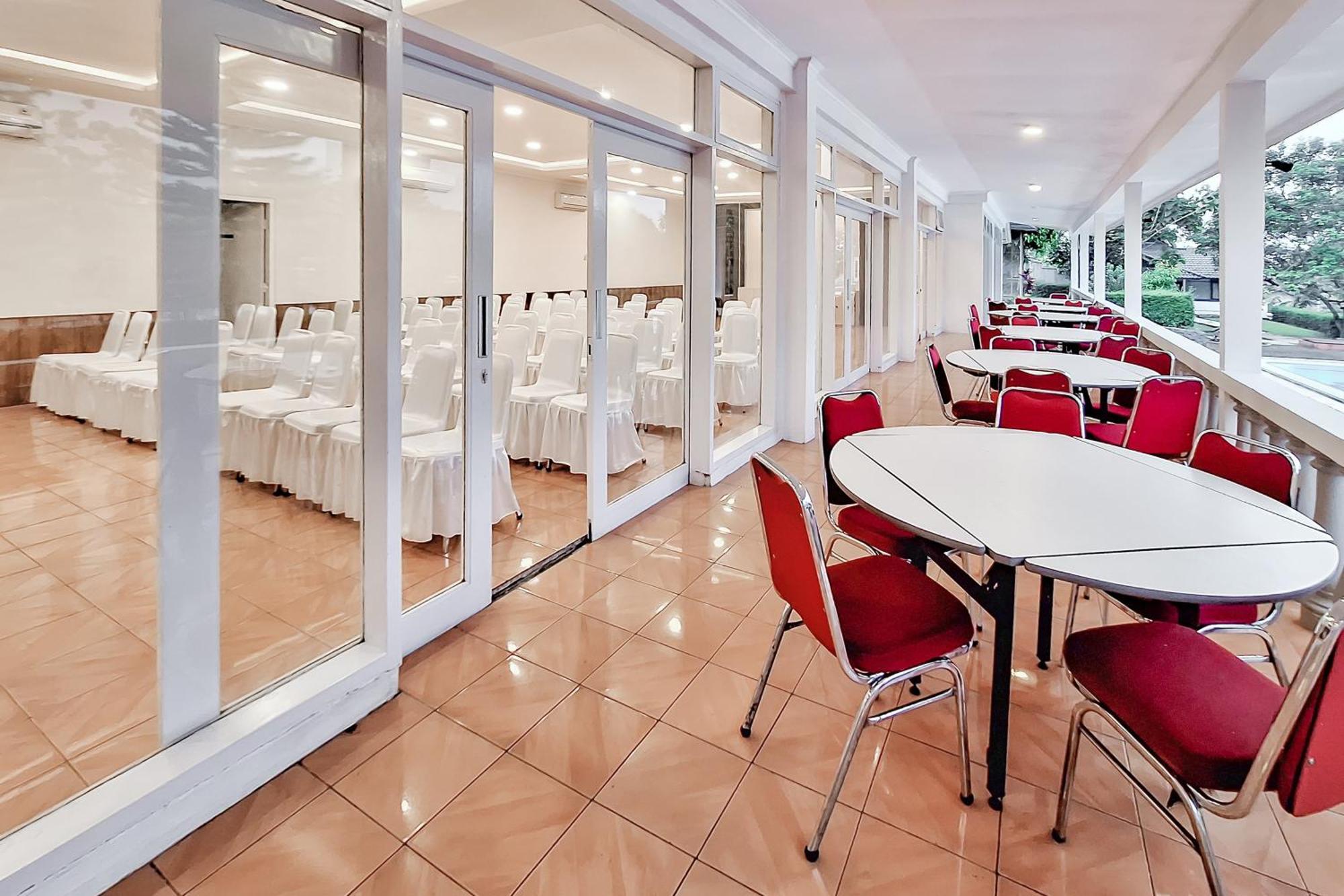 Urbanview Hotel Tridaya Cisarua Puncak Экстерьер фото