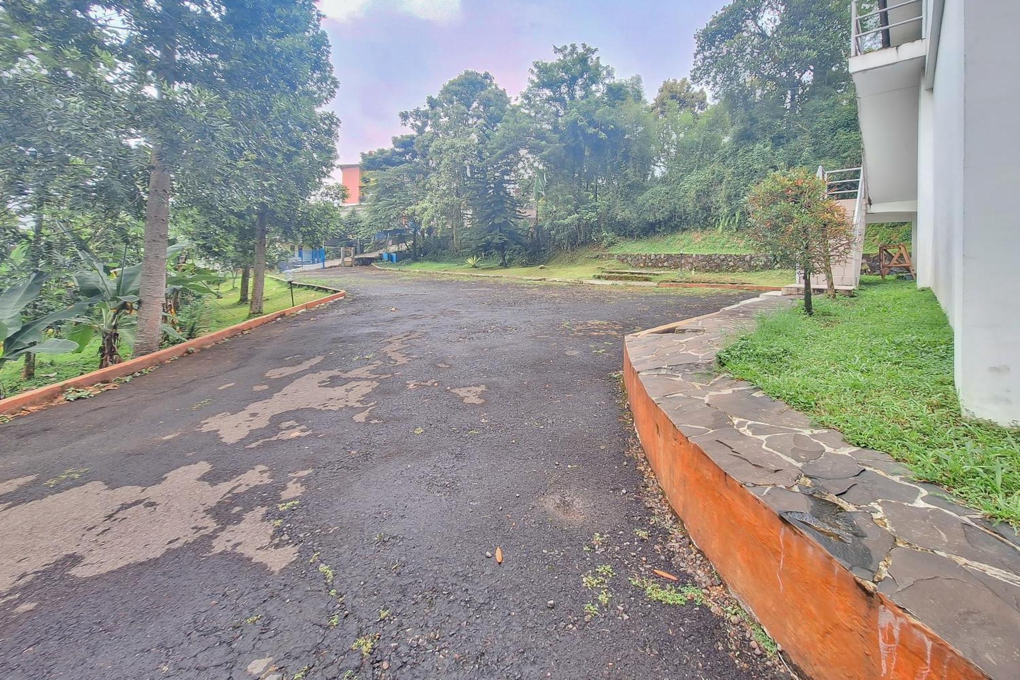 Urbanview Hotel Tridaya Cisarua Puncak Экстерьер фото