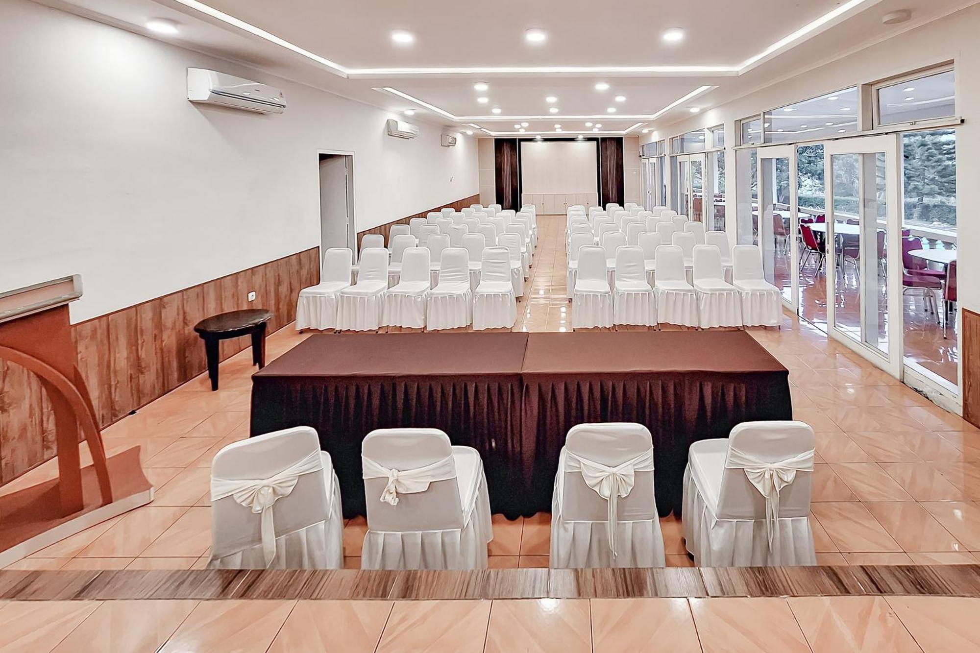 Urbanview Hotel Tridaya Cisarua Puncak Экстерьер фото
